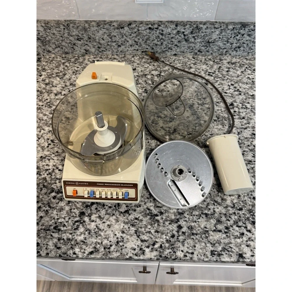 Vintage General Electric food processor/blender - model D3FP2 - Tested/Working